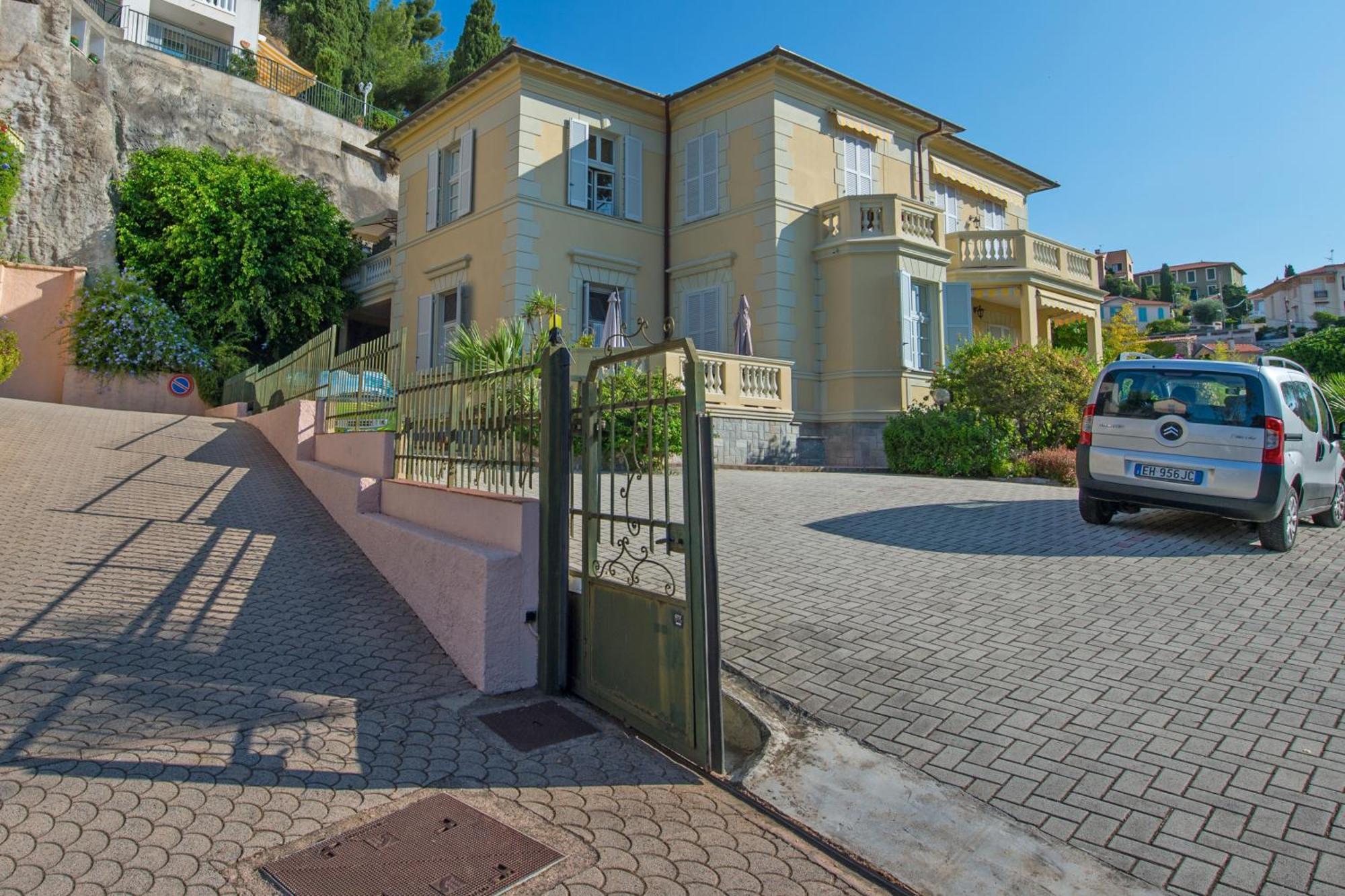 Oliviers -Agreable 2 Pieces Dans Maison Bourgeoise Menton Exterior foto